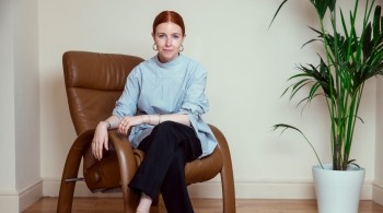 Stacey Dooley sat on a brown leather chair