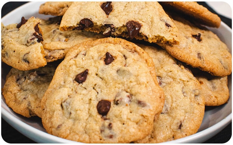 A plate of chocolate chip cookies - by Daniel Lopez, Unsplash